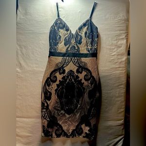 Black and cream lace dress stretchy fits like a glove great condition